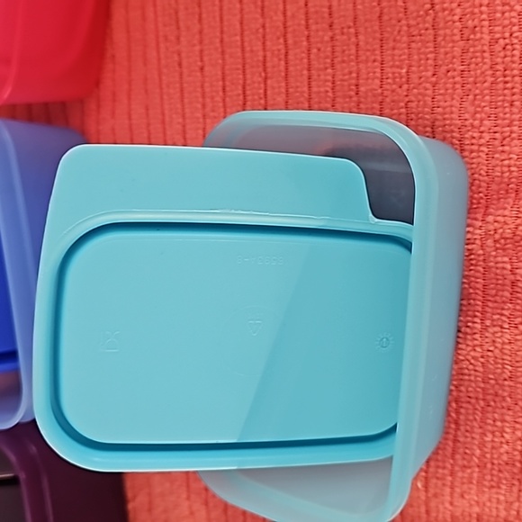 Colorful Set of 6 Tupperware Tab Containers! - Picture 8 of 10